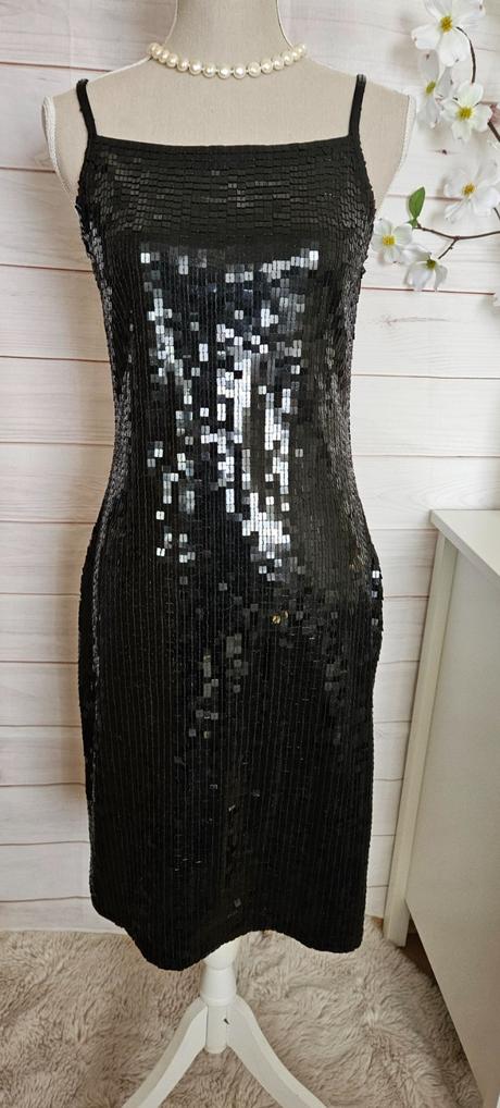 Krásne zaujímavé sexi šaty, 38