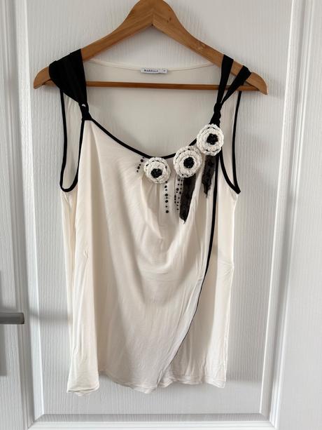 Elegantná blúzka top marella s 3d kvetmi, m