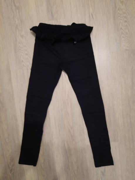 Legíny s volánom, 152