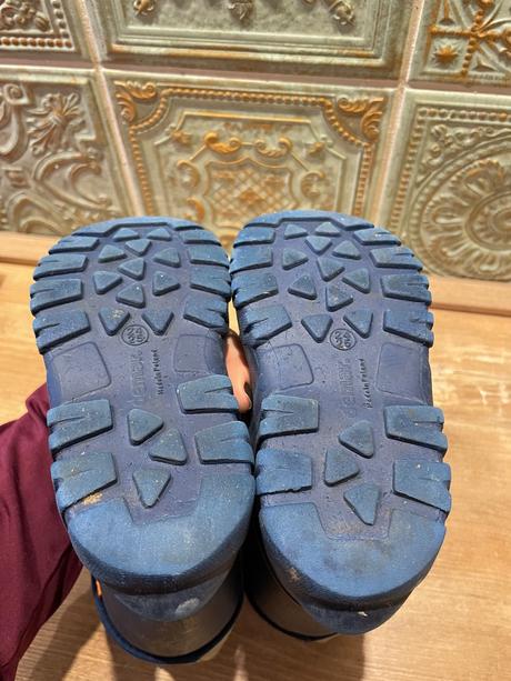 Demar gumáky, demar,24