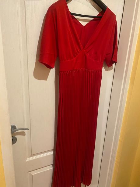 Spoločenské saty nenosene, l