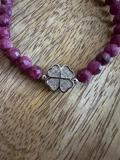 Náramok rubín kráľ drahokamov so štvorlístkom, 