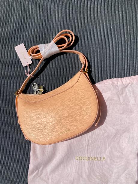 Kožená kabelka coccinelle hobo tvar, coccinelle
