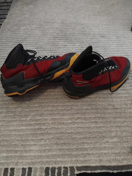 Basketbalové botasky, 45