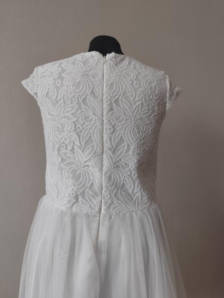 Krémové spoločenské šaty, 152