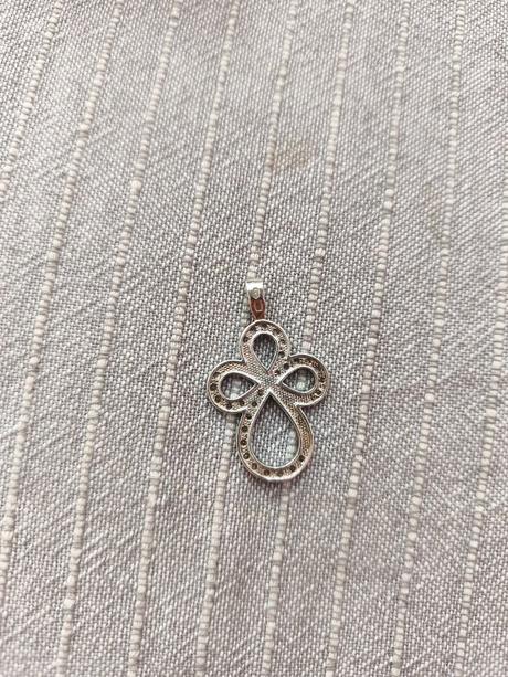 Strieborný prívesok kríž, 