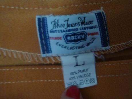 Oranžové šaty na traky, s