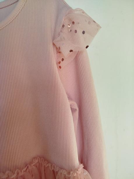 Predám raz pouzité šaty, č. 128, sinsay,128