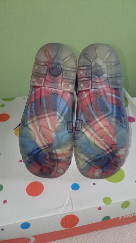 Veľmi málo nosené gumáky, vo výbornom stave, 27