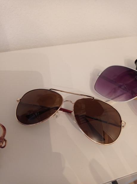 Dámske slnečné okuliare top stav uni, reserved