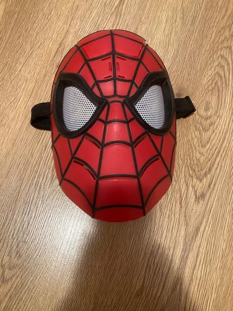 Hovoriaca maska spiderman,