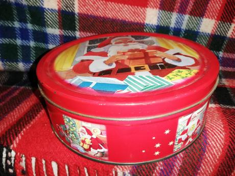 Staršia vianočná plechovka, 