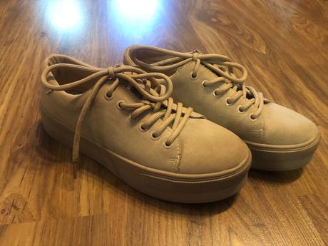 Tenisky s vyvýšenou podrážkou, 37