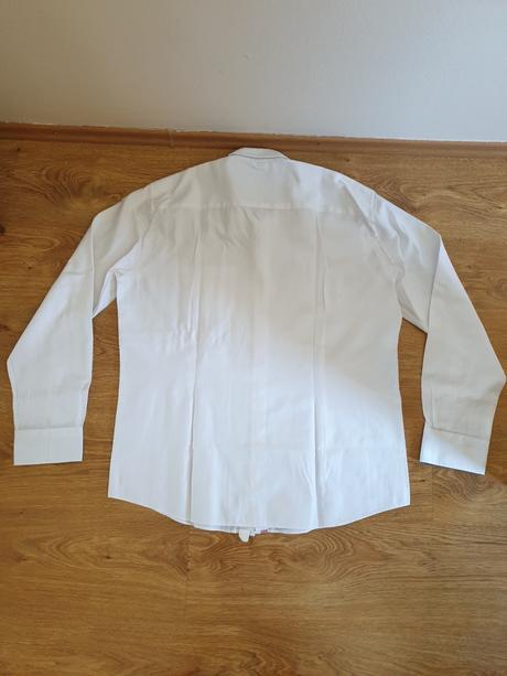 Biela košeľa, 45
