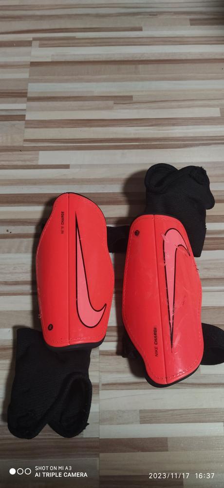 Futbalové chrániče,