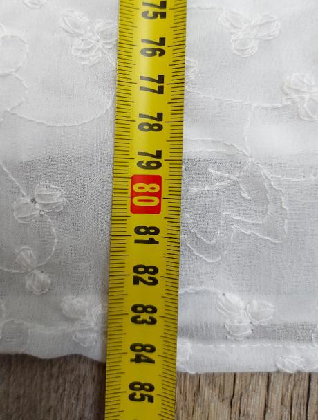 Biele vyšívané šaty, 164