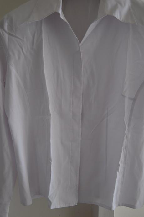 Biela košeľa, 44