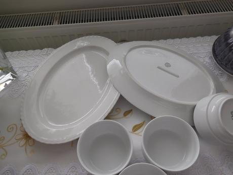 Porcelánové veľké taniere +misky na kompot značené, 