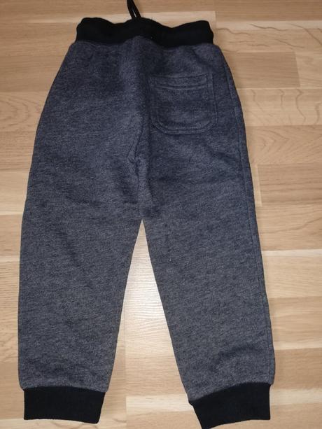 Trochu teplejšie tepláky, primark,104