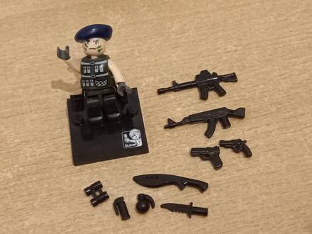 Figúrka sluban polícia výzbroj,