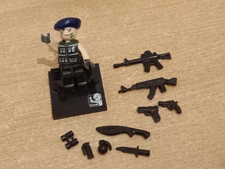 Figúrka sluban polícia výzbroj,