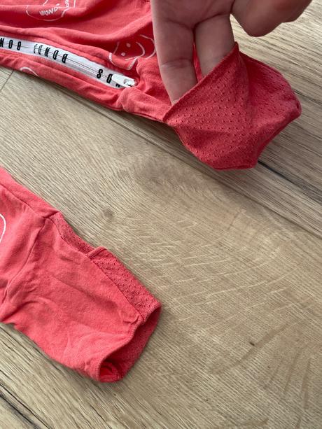 Pyžamový overal, 74