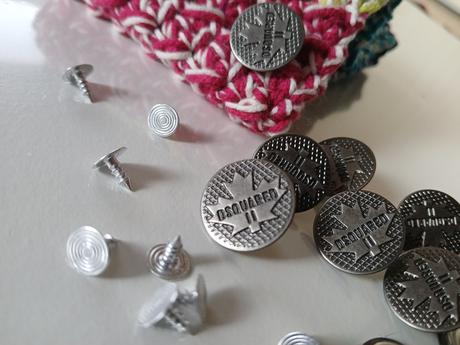 Nové kovové rifľové gombíky logo dsquared 10 ks,