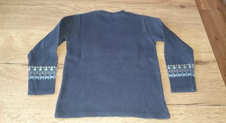 Tmavomodrá mikina, 116