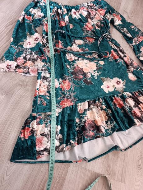 Krásne zamatové šaty, 