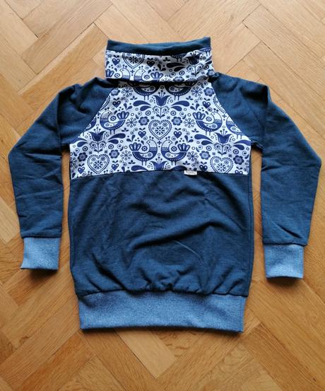 Mikina s ľudovým motívom, 110