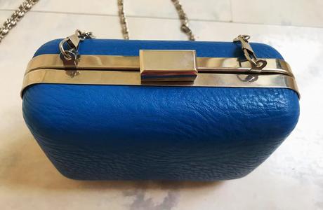 Kabelka na retiazke, 