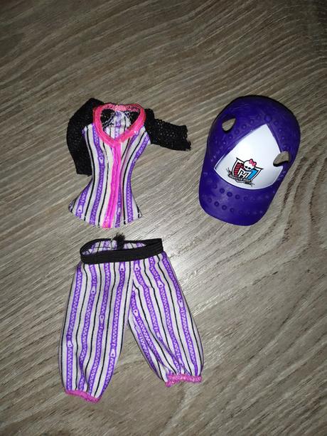 Monster high baseball outfit, 