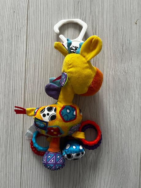 Playgro závesná žirafa s hryzátkami, 