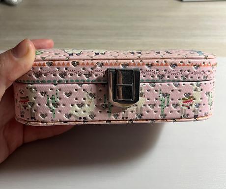 Sperkovnica so zrkadielkom,