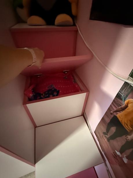 Dievčenský nábytok, 