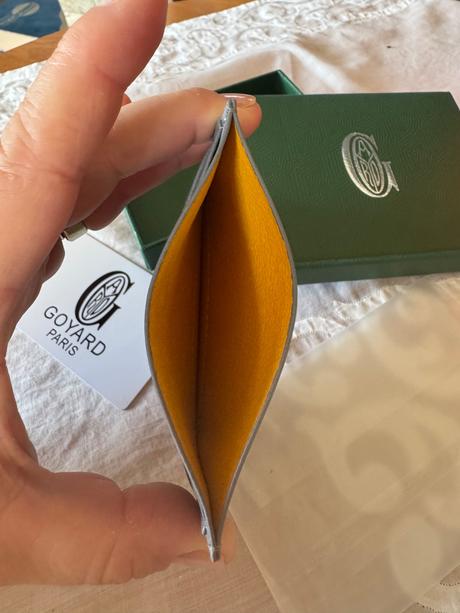 Etui na karty a papierove peniaze,