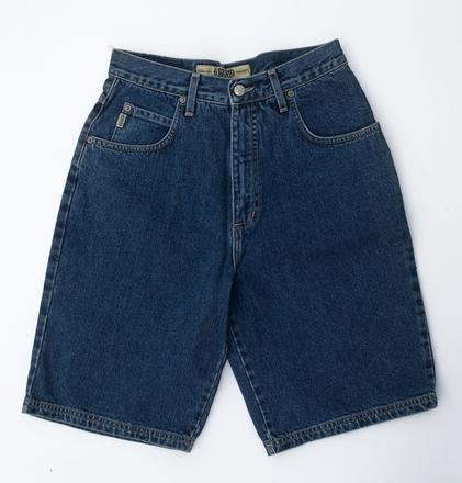 Kraťasy s vysokým pásom, 34