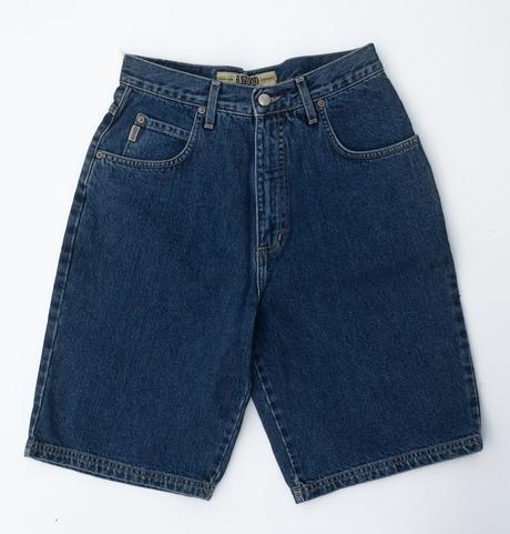 Kraťasy s vysokým pásom, 34