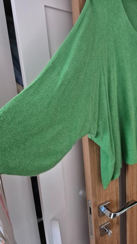 Nitovy oversize pulover,