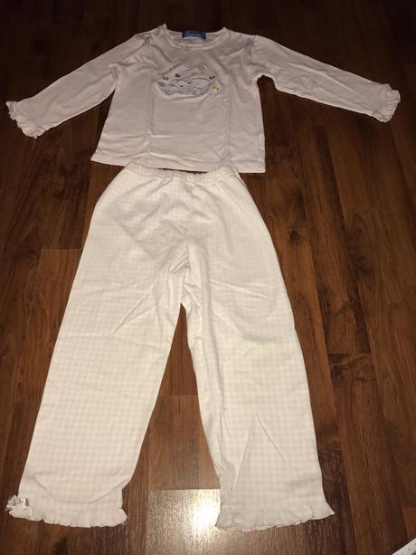 Bledoružové pyžamko, 110