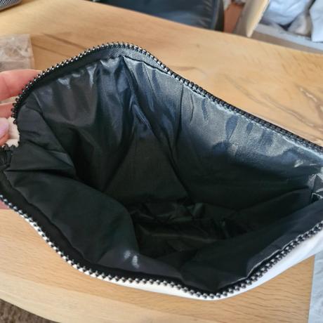 Priestranná kozmetická taška,