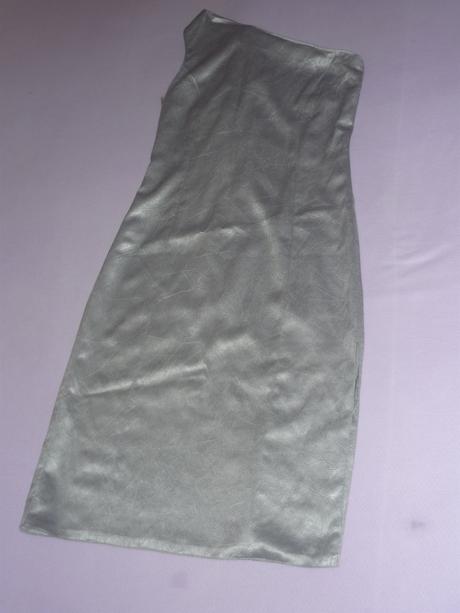 Spoločenské šatičky na jedno rameno, s