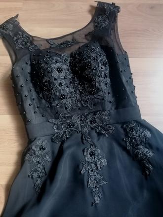 Spoločenské dlhé šaty, 36