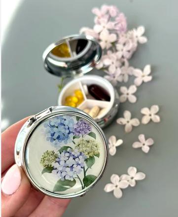 Liekovka s dekoratívnym motívom kvetín hortenzií,