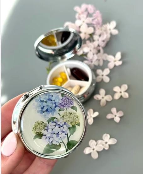 Liekovka s dekoratívnym motívom kvetín hortenzií, 