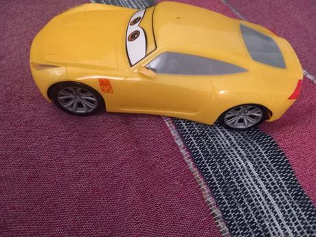 Mcqueen  rozprávajúci, 