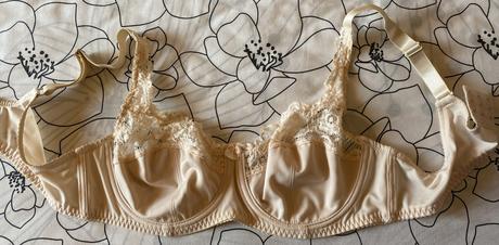 Podprsenka s kosticami a čipkou 90c, 90c