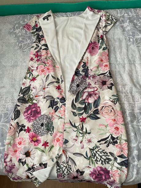 Príležitostné šaty, 42