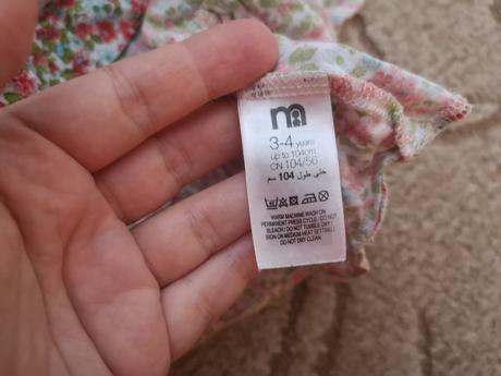 Kvietkované šaty, 104