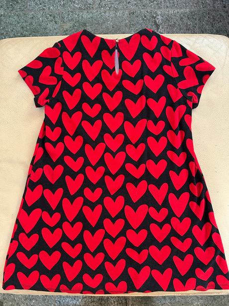Srdiečkové šaty, 146